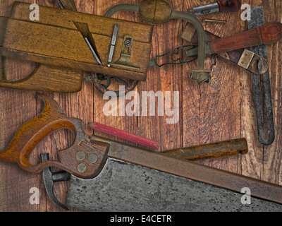 Vintage Holzbearbeitungswerkzeugen auf Holzbank, Platz für Ihren text Stockfoto