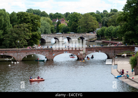 Straßenbahn-Brücke und Clopton Bridge, London, UK Stockfoto