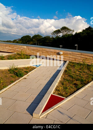 Moderne Bäderarchitektur in Porth Eirias ein Wassersport-Zentrum in Colwyn Bay Conwy North Wales UK im Jahr 2013 eröffnet Stockfoto