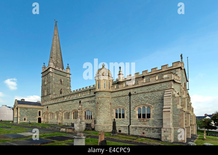 Kathedrale St Columb in der ummauerten Stadt Londonerry in County Derry, Nordirland, Vereinigtes Königreich. Stockfoto