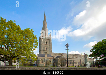 Kathedrale St Columb in der ummauerten Stadt Londonerry in County Derry, Nordirland, Vereinigtes Königreich. Stockfoto