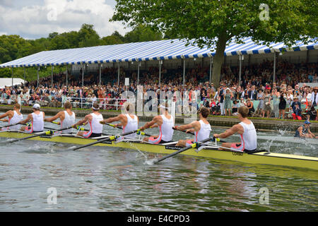 Leander Club Teilnahme an der Ladies Challenge Platte bei der Henley Royal Regatta 2014, Henley-on-Thames, Oxfordshire, England, UK Stockfoto