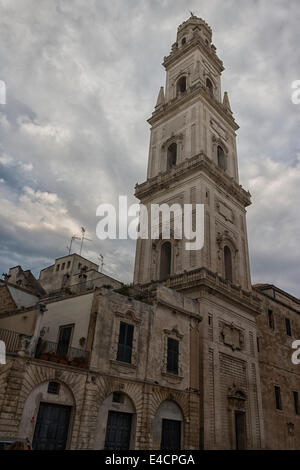 Metropolitan Kathedrale Santa Maria Assunta in der alten Stadt von Lecce im Süden Italiens (17. Jahrhundert) Stockfoto