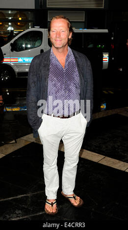 London, UK. 8. Juli 2014. Iain Glen Teilnahme an The Curious Incident of the Dog in The Night-Zeit an der Giegud Theater Shaftesbury Avenue London 8. Juli 2014 Credit: Peter Phillips/Alamy Live News Stockfoto
