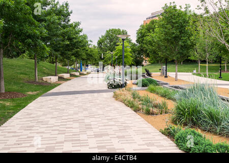 Einen Pfad durch die Myriad Botanical Gardens in der Innenstadt von Oklahoma City, bei Reno und Robinson. Stockfoto