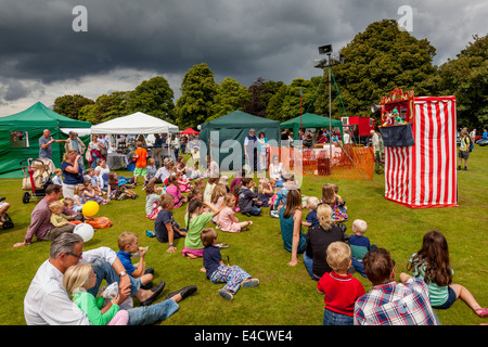 Eine traditionelle Punch & Judy zeigen, Nutley Fete, Sussex, England Stockfoto