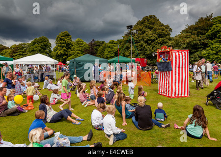 Eine traditionelle Punch & Judy zeigen, Nutley Fete, Sussex, England Stockfoto