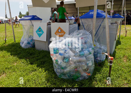 Recycling- und Kompostierungskampagnenzelt auf einem Outdoor-Festival - Washington, DC USA Stockfoto