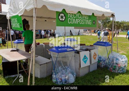 Recycling- und Kompostierungskampagnenzelt auf einem Outdoor-Festival - Washington, DC USA Stockfoto