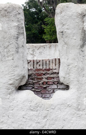 Rückseite des gemauerten Kamin und Tabby Ruinen Kingsley Plantation Slave Viertel auf Fort George Island, Jacksonville, Florida. Stockfoto