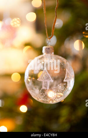 Weihnachtsdekoration aus lackiertem Glas Stockfoto