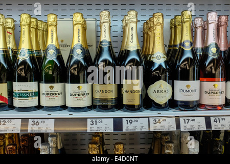 Eine Auswahl von Schaumweinen in einem Liquor Store in Australien Stockfoto