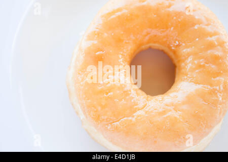 Klassische Donut auf weiße Schale, stock Foto Nahaufnahme Stockfoto