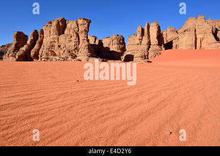 Felsige Landschaft des Cirques, Tadrart, Nationalpark Tassili n ' Ajjer, UNESCO-Weltkulturerbe, die Wüste Sahara, Algerien Stockfoto