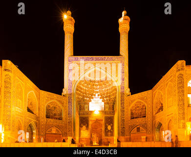 Die Schah-Moschee oder Imam-Moschee oder Abbasi Jameh Moschee, in der Nacht auf Maydan-e Imam oder Maydan-e Shah oder Maydan-e Naqsh-e Jahan Stockfoto