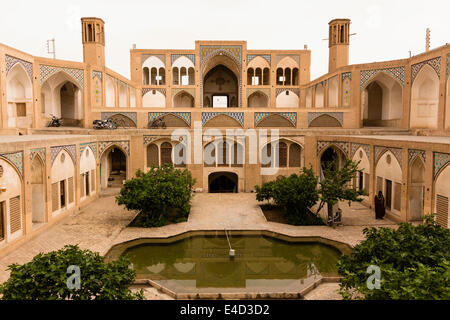 Das 18. Jahrhundert Agha Bozorg Moschee und der versunkene Hof, Kashan, Iran Stockfoto