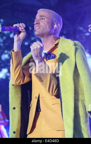New York, New York, USA. 7. Juli 2014. Sänger TYLER GLENN von "Neon Trees", die live im Konzert im Central Park. © Jeffrey Geller/ZUMA Wire/ZUMAPRESS.com/Alamy Live-Nachrichten Stockfoto