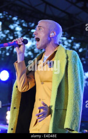 New York, New York, USA. 7. Juli 2014. Sänger TYLER GLENN von "Neon Trees", die live im Konzert im Central Park. © Jeffrey Geller/ZUMA Wire/ZUMAPRESS.com/Alamy Live-Nachrichten Stockfoto