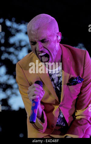 New York, New York, USA. 7. Juli 2014. Sänger TYLER GLENN von "Neon Trees", die live im Konzert im Central Park. © Jeffrey Geller/ZUMA Wire/ZUMAPRESS.com/Alamy Live-Nachrichten Stockfoto