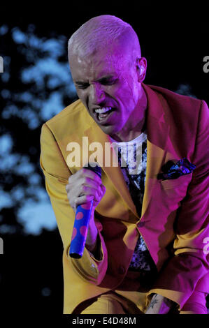 New York, New York, USA. 7. Juli 2014. Sänger TYLER GLENN von "Neon Trees", die live im Konzert im Central Park. © Jeffrey Geller/ZUMA Wire/ZUMAPRESS.com/Alamy Live-Nachrichten Stockfoto
