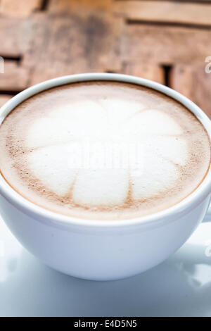 Microfoam Milch gekrönt auf heißen Café Mokka Stockfoto