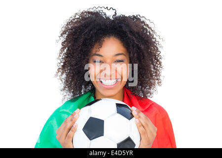 Hübsche Fußballfan mit Portugal Flagge mit ball Stockfoto