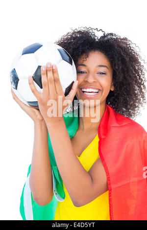 Hübsche Fußballfan mit Portugal Flagge mit ball Stockfoto