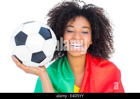 Hübsche Fußballfan mit Portugal Flagge mit ball Stockfoto