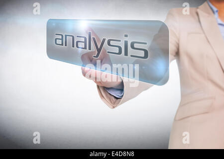 Geschäftsfrau auf Wort-Analyse Stockfoto