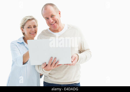 Gerne älteres Paar mit laptop Stockfoto