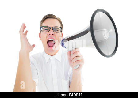 Geeky Geschäftsmann durch Megaphon schreien Stockfoto