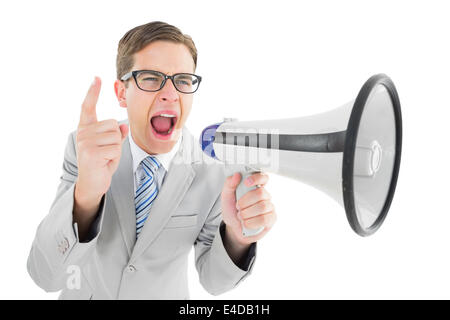 Geeky Geschäftsmann durch Megaphon schreien Stockfoto