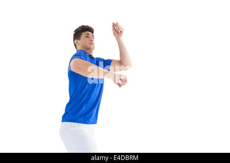 Fußballspieler in blauen Trikot springen Stockfoto