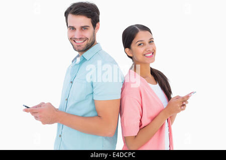 Glückliches Paar Kurzmitteilungen Stockfoto