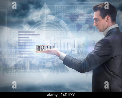 Zusammengesetztes Bild von Geschäftsleuten aufstehen Stockfoto