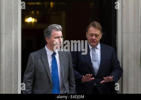 Westminster London, UK. 9. Juli 2014. Oliver Letwin (links) und John Hayes MP (rechts) verlassen 10 Downing Street Credit: Amer Ghazzal/Alamy Live-Nachrichten Stockfoto