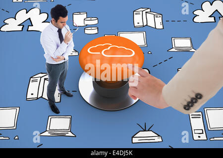 Zusammengesetztes Bild von Ernst Kaufmann hält Gläser Stockfoto