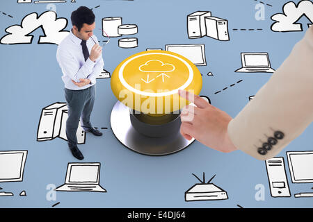 Zusammengesetztes Bild von Ernst Kaufmann hält Gläser Stockfoto
