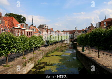 Grote und Kleine Spui-Kanal, nach Süden von Koppeltor in Richtung Westsingel und Museum Flehite in Amersfoort, die Niederlande Stockfoto