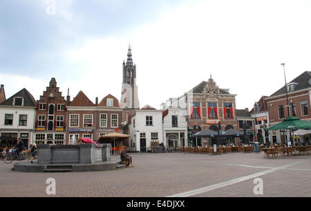 Hof mit Onze Lieve Vrouwen "Toren" (The Tower von unserer lieben Frau) in der inneren Stadt Amersfoort, die Niederlande Stockfoto