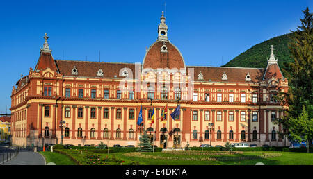 Zentrale Verwaltung Gebäude von Brasov Grafschaft, in Rumänien, neobarocke Architektur Stil des XIX Jahrhunderts.