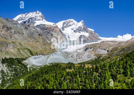 Zermatt, Schweiz. Berglandschaft mit Strahlhorn (4190 m) und Findelen Gletscher Walliser Alpen Stockfoto
