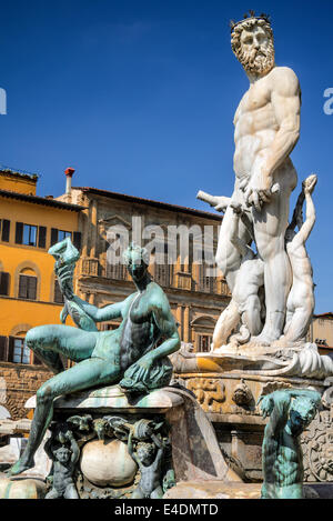 Florenz, Toskana, Italien. Brunnen von Neptun befindet sich auf der Piazza della Signoria vor dem Palazzo Vecchio. Stockfoto