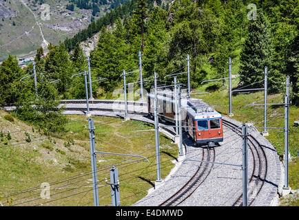 Zug von Zermatt nach Gornergrat in europäischen Wahrzeichen der Schweiz Alpen Stockfoto