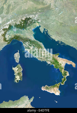 Italien, Echtfarben-Satellitenbild mit Maske. Italien, Echtfarben-Satellitenbild mit Maske. Italien besteht aus der großen Halbinsel Stockfoto