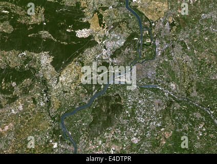 Avignon, Frankreich, Echtfarben-Satellitenbild. Avignon, Frankreich. Echtfarben-Satellitenbild von der Stadt Avignon. Verbund aus Stockfoto