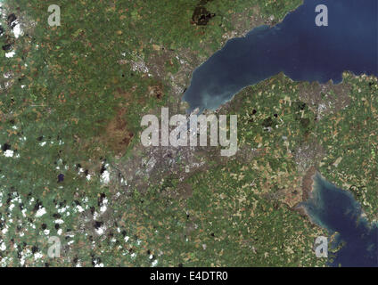 Belfast, Nordirland, Echtfarben-Satellitenbild. Belfast, Nordirland, Vereinigtes Königreich. Echtfarben-Satellitenbild von Belfast, Hauptstadt ci Stockfoto