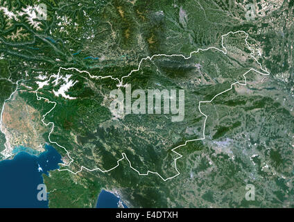 Slowenien, Europa, Echtfarben-Satellitenbild mit Rand. Satellitenansicht von Slowenien (mit Rand). Dieses Bild wurde her zusammengestellt. Stockfoto