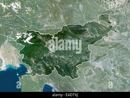 Slowenien, Europa, Echtfarben-Satellitenbild mit Rand und Maske. Satellitenansicht von Slowenien (mit Rand und Maske). Diese imag Stockfoto