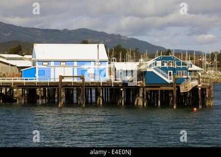 Sidney Hafen, Vancouver Island, British Columbia. Rustikales Restaurant und einen Fischmarkt am Kai im malerischen Dorf Stockfoto